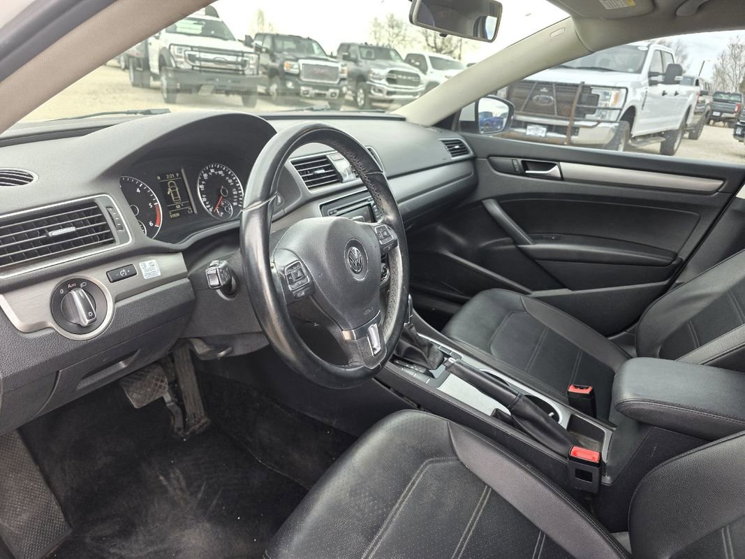 Used 2015 Volkswagen Passat TDI SE image 32