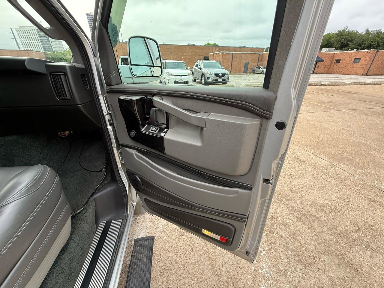 Used 2022 Chevrolet Express 2500 Extended w/ Enhanced Convenience Package image 25