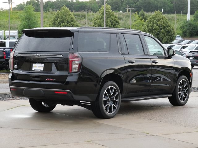 Used 2022 Chevrolet Suburban RST w/ Luxury Package AWD/4WD image 7