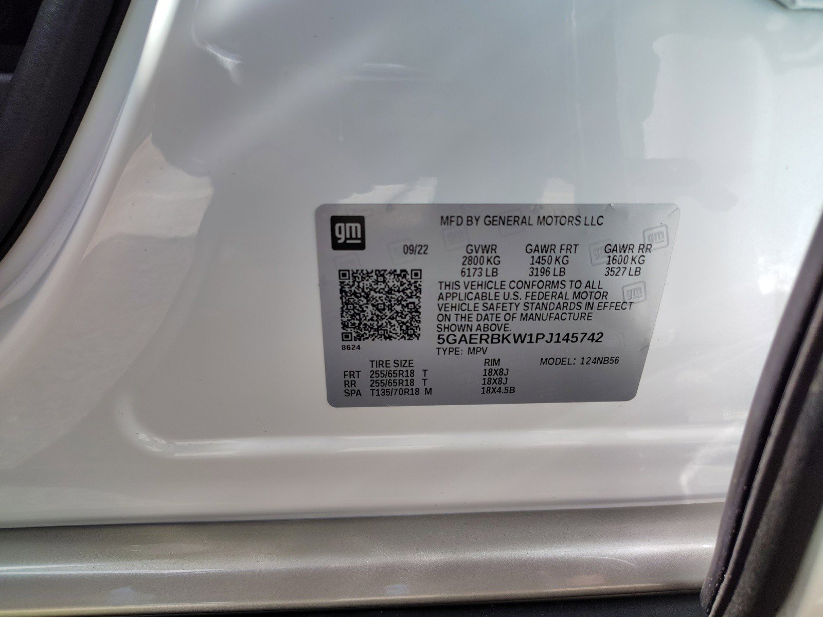 Used 2023 Buick Enclave Essence image 24