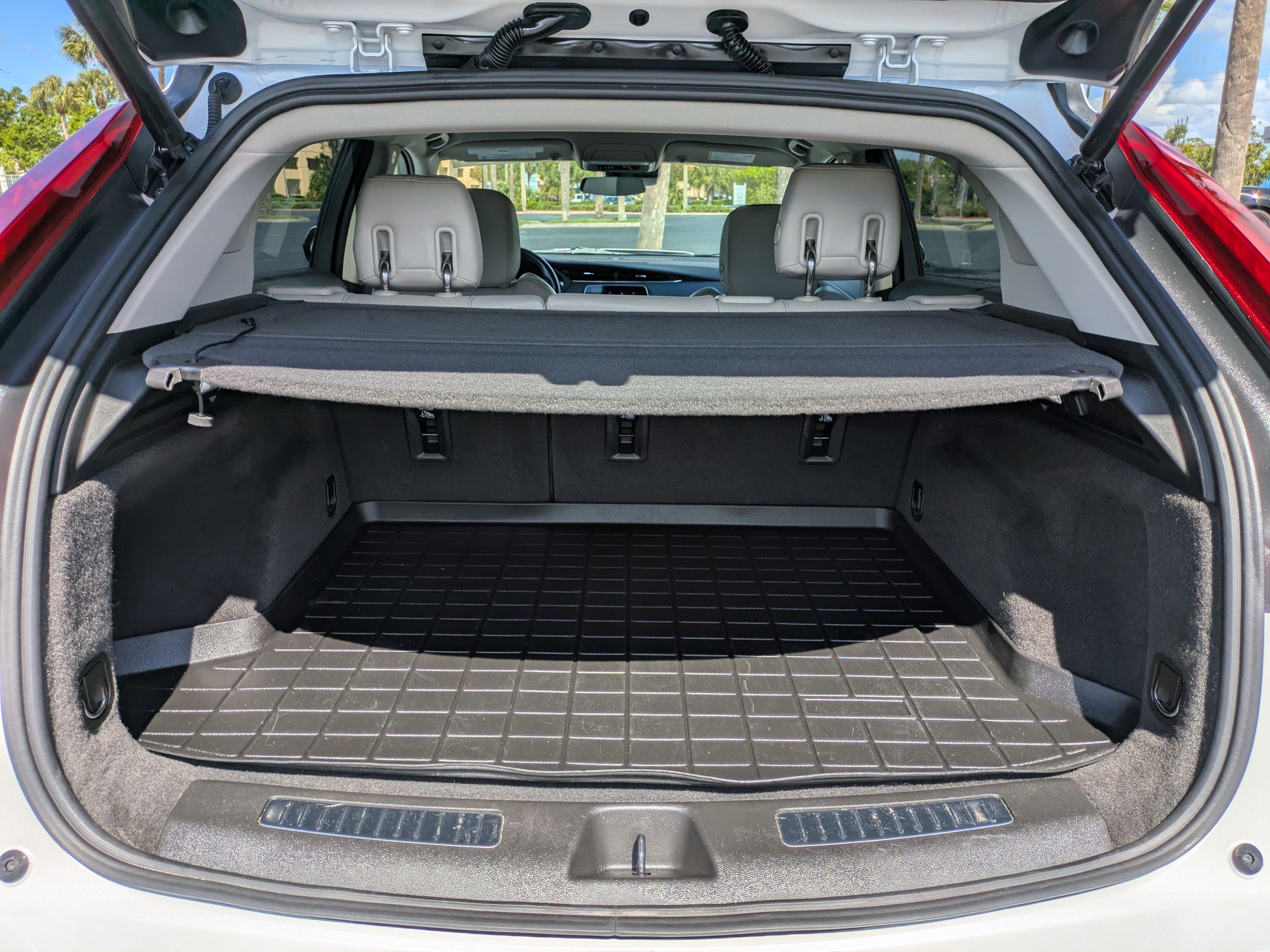 Certified 2023 Cadillac XT4 Premium Luxury w/ LPO, Onyx Lite Package image 11