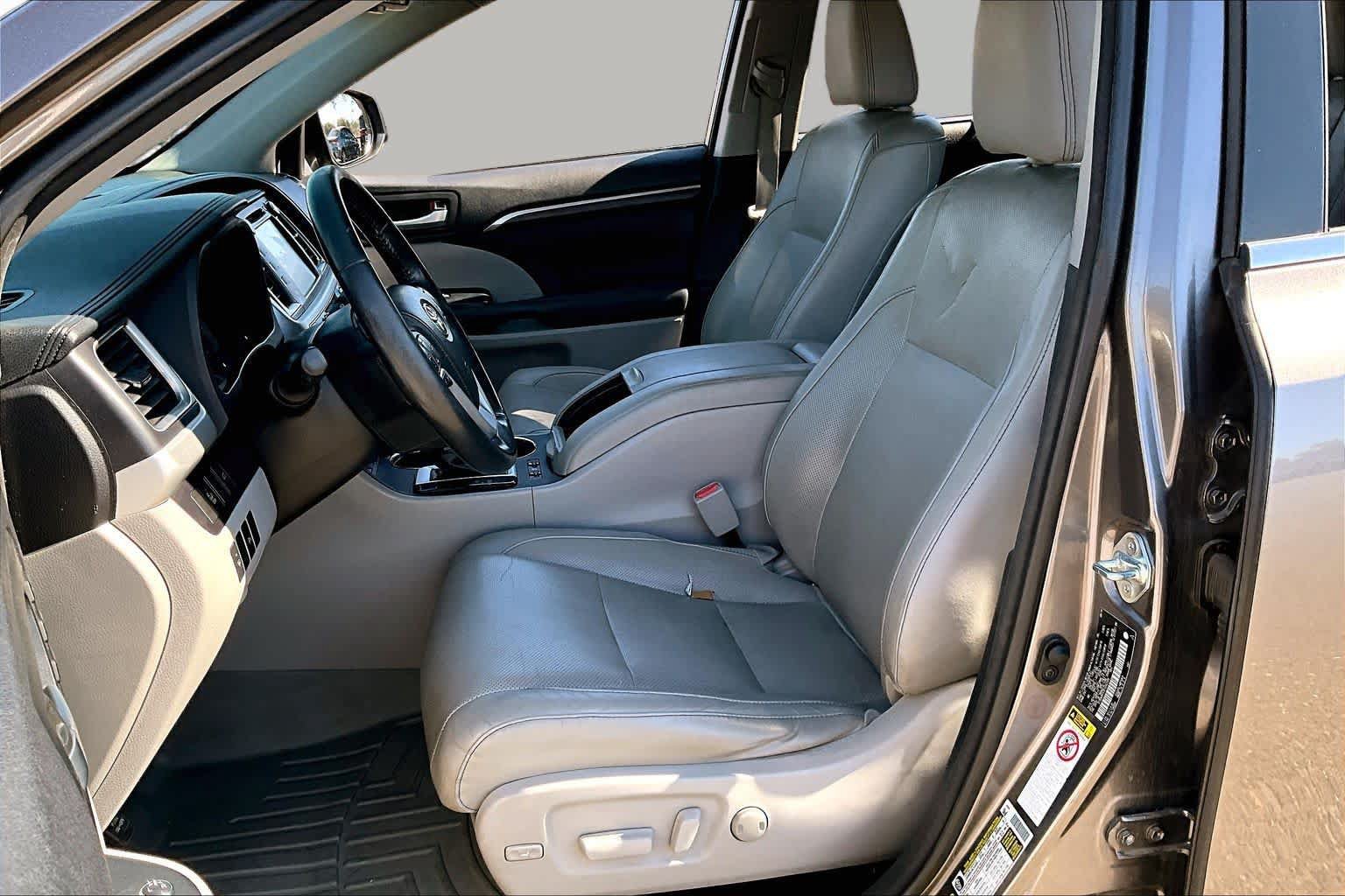 Used 2015 Toyota Highlander Limited AWD/4WD image 7