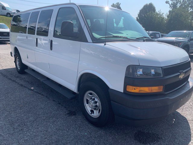 Used 2018 Chevrolet Express 3500 LS RWD image 2
