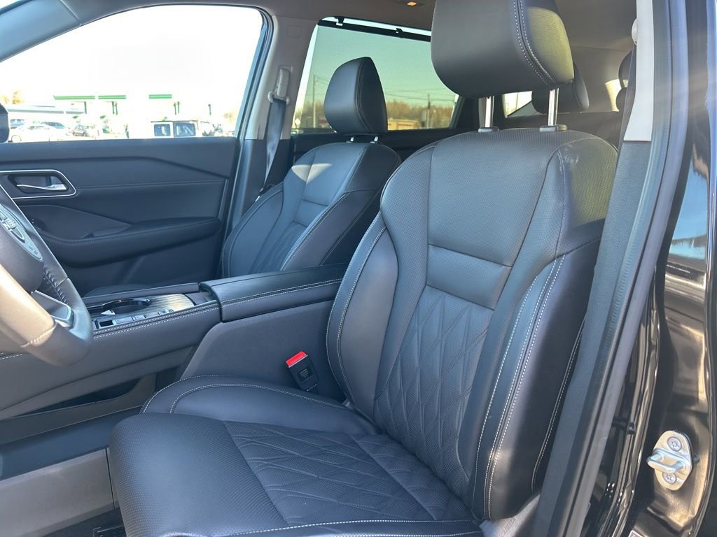 Used 2024 Nissan Rogue Platinum w/ Platinum Premium Package image 19