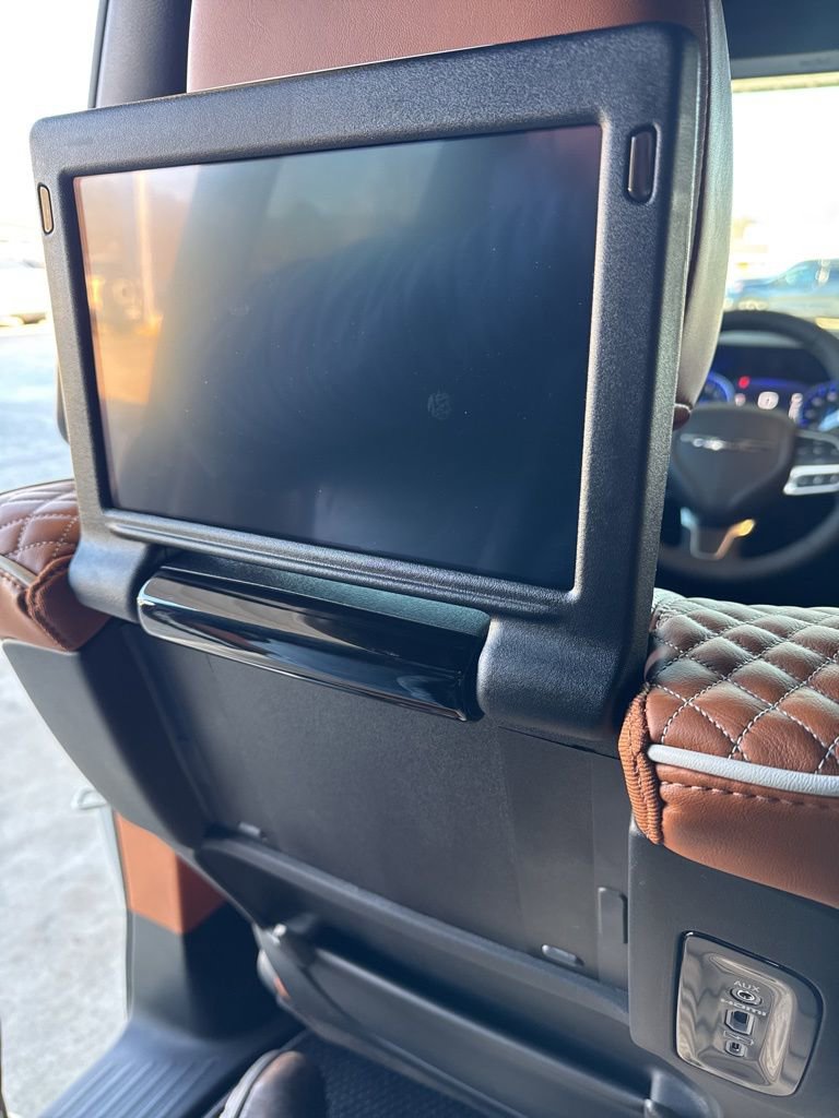 Used 2024 Chrysler Pacifica Pinnacle w/ Trailer Tow Group image 31