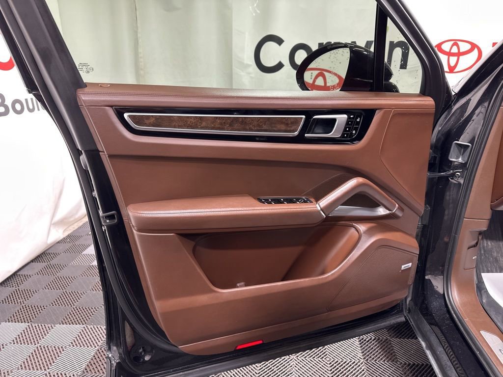 Used 2019 Porsche Cayenne Turbo image 21