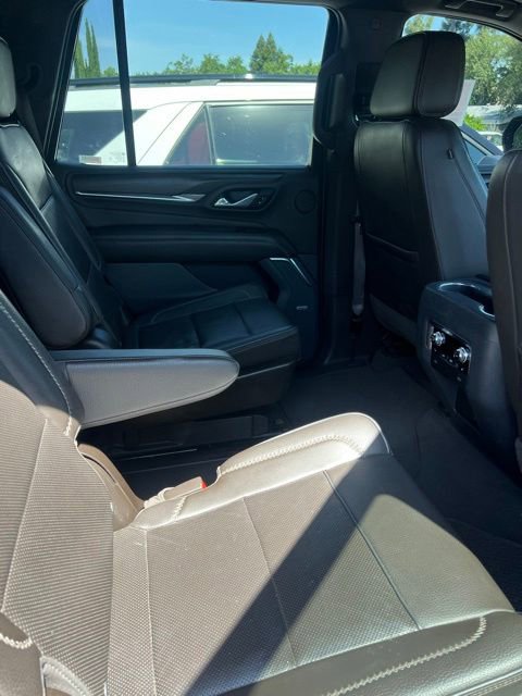 Used 2021 GMC Yukon Denali w/ Denali Premium Package AWD/4WD image 8