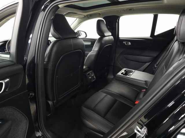 Certified 2025 Volvo XC40 B5 Core image 32