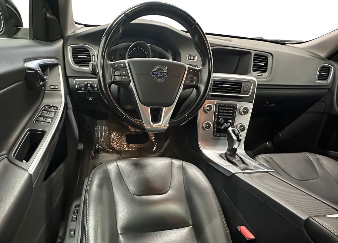 Used 2017 Volvo V60 T5 Platinum w/ Climate Package image 19