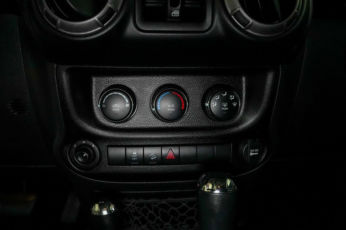Used 2016 Jeep Wrangler Unlimited Sport w/ Quick Order Package 24S AWD/4WD image 17