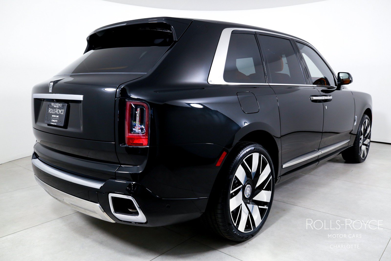 New 2026 Rolls-Royce Cullinan AWD/4WD image 2