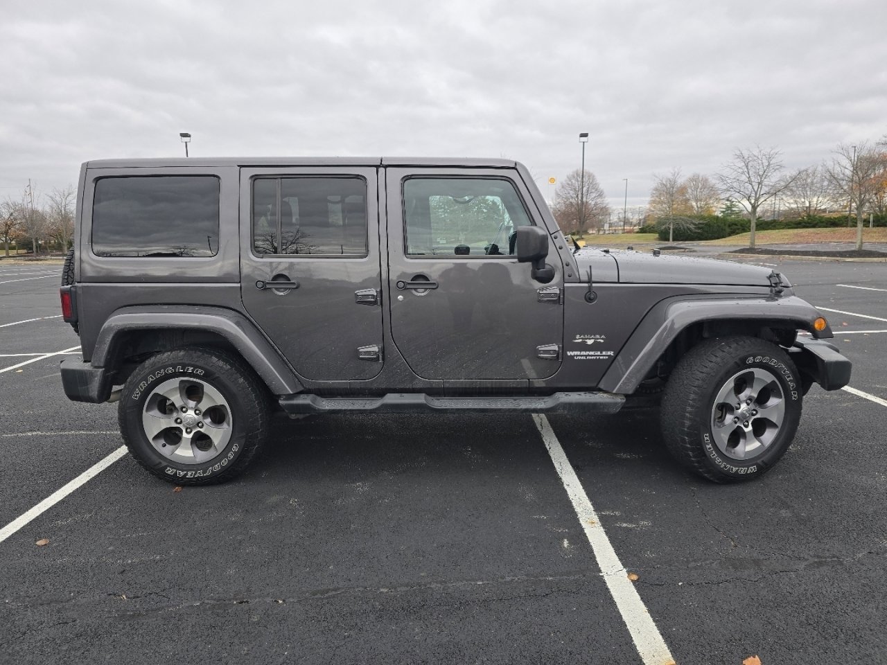 Used 2016 Jeep Wrangler Unlimited Sahara w/ Dual Top Group image 16
