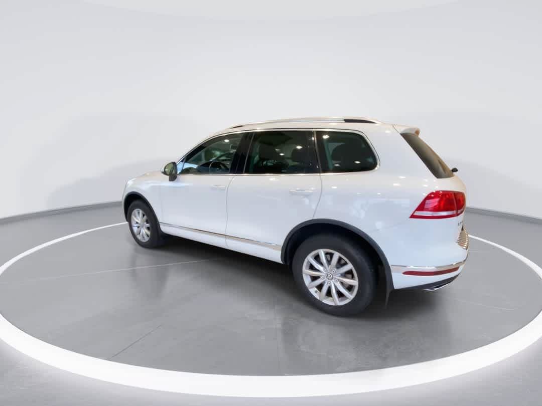 Used 2016 Volkswagen Touareg Sport AWD/4WD image 6