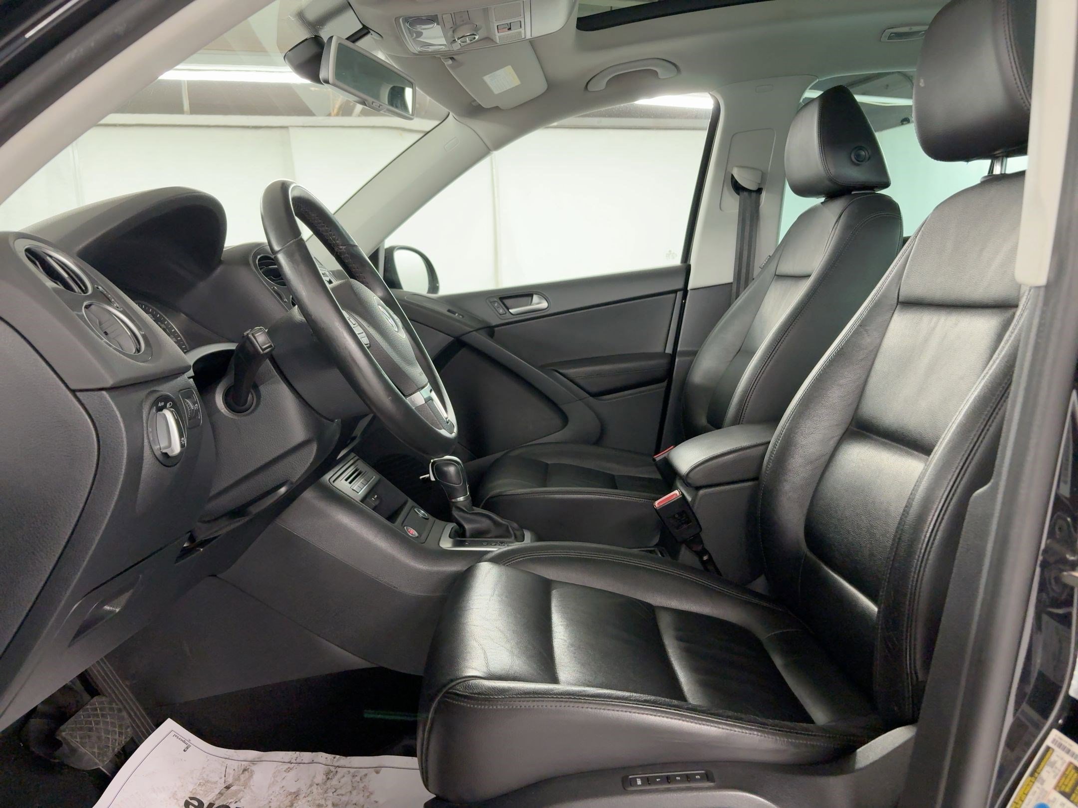 Used 2017 Volkswagen Tiguan SEL image 23