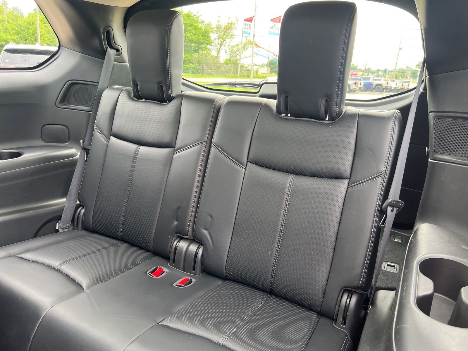 Used 2017 Nissan Pathfinder Platinum w/ Family Entertainment Package AWD/4WD image 28