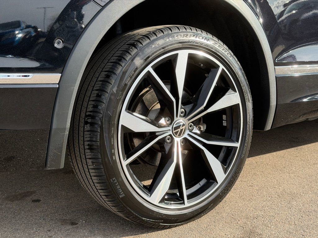 Used 2022 Volkswagen Tiguan SEL R-Line image 23