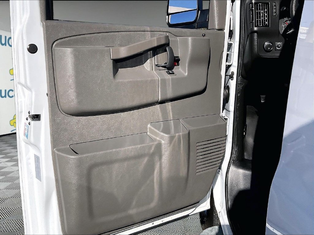 Used 2025 GMC Savana 2500 w/ Driver Convenience Package RWD image 9