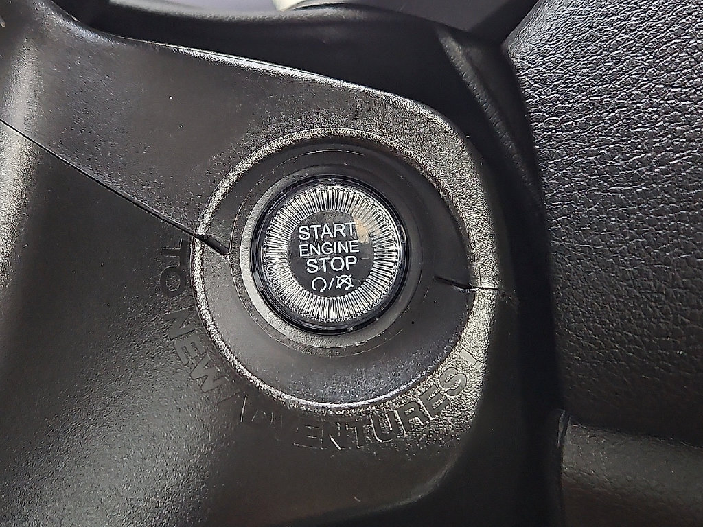 Used 2023 Jeep Renegade Latitude AWD/4WD image 27