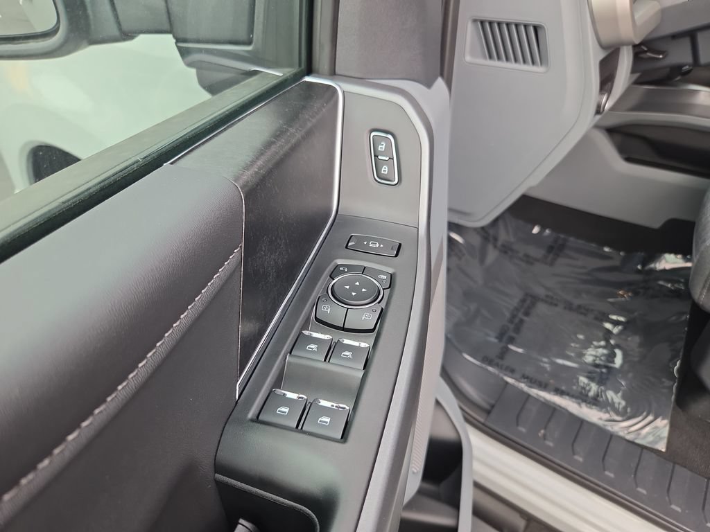 New 2026 Ford F250 XLT w/ XLT Premium Package AWD/4WD image 18