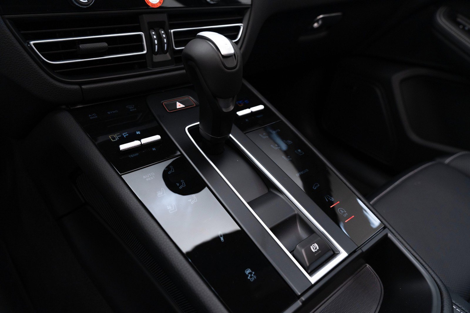 New 2025 Porsche Macan Turbo image 26