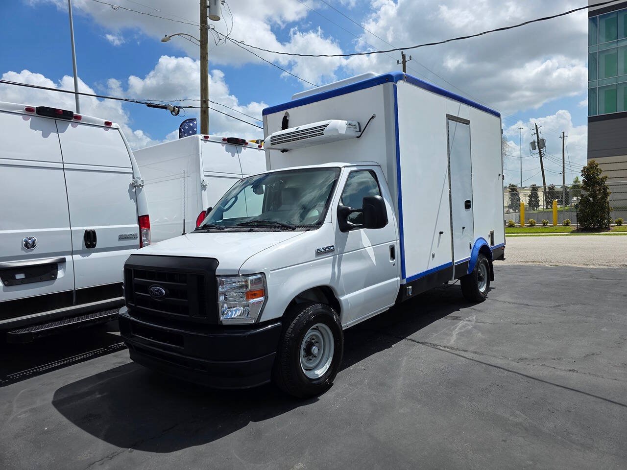 Used 2023 Ford E-350 and Econoline 350 Super Duty w/ Power Windows & Locks Group RWD image 25