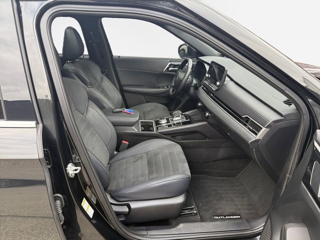 Used 2024 Mitsubishi Outlander SE Black Edition image 26
