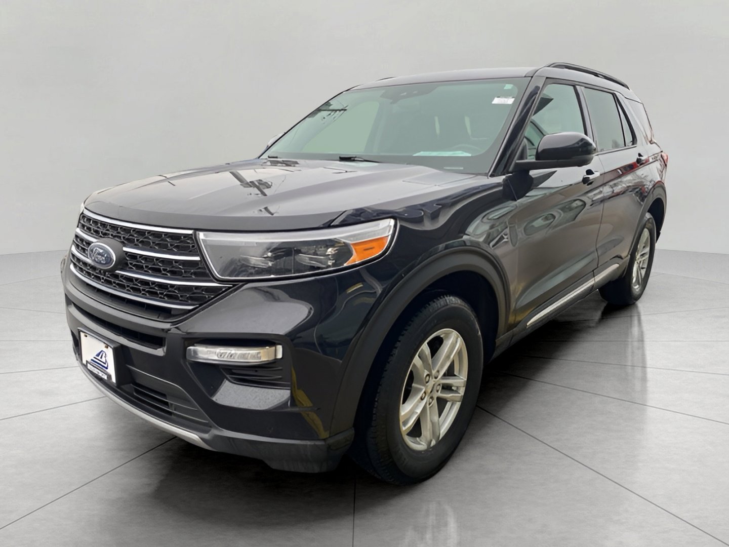 Used 2023 Ford Explorer XLT w/ Equipment Group 202A image 4