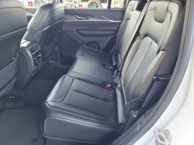 Certified 2023 Jeep Grand Cherokee Limited AWD/4WD image 17