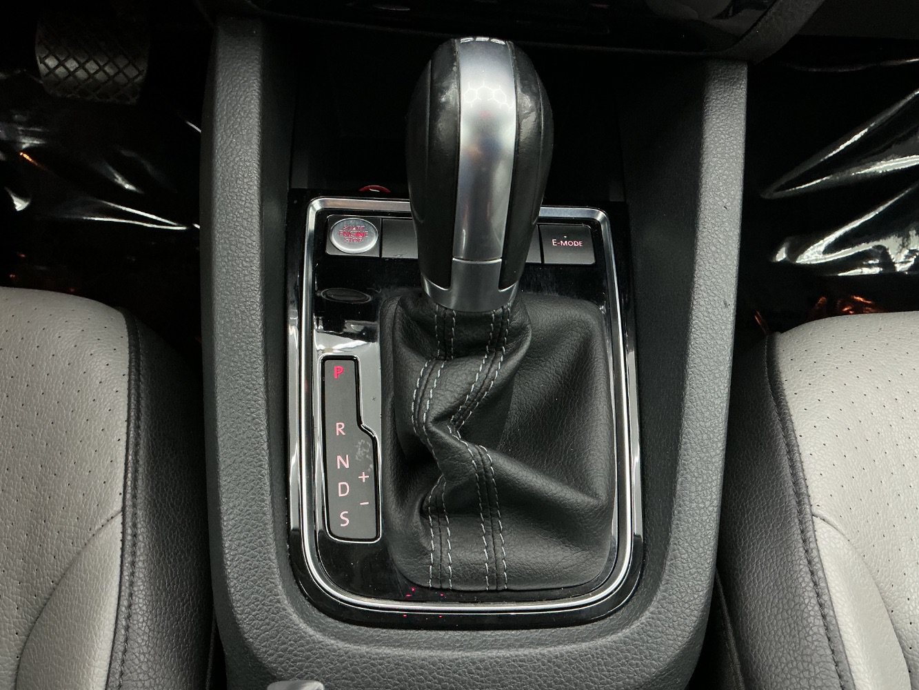 Used 2016 Volkswagen Jetta SEL Premium FWD image 37