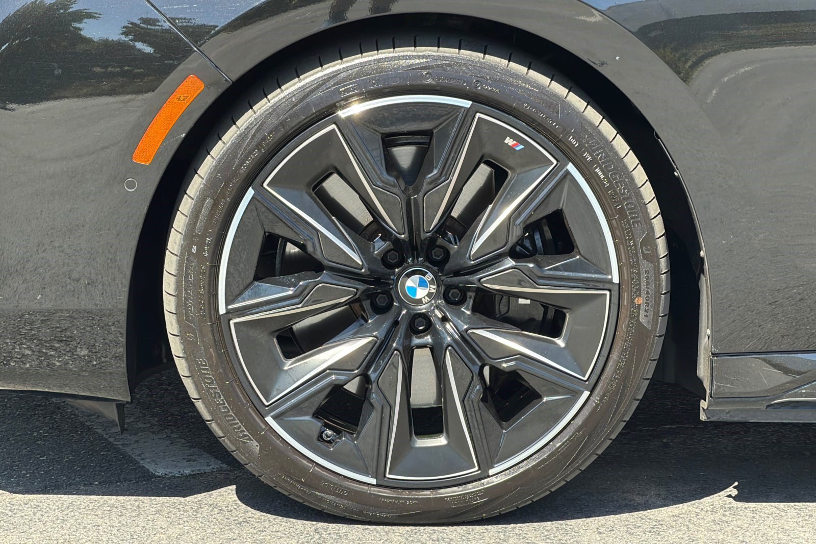 Used 2023 BMW i7 xDrive60 w/ Executive Package 2 AWD/4WD image 36