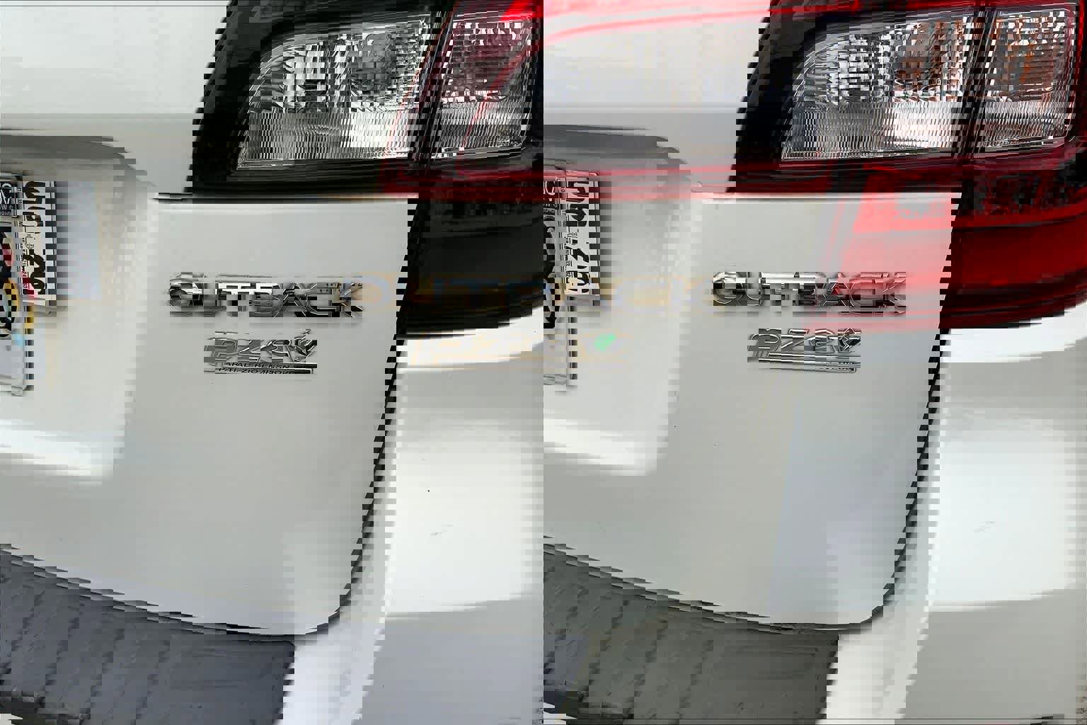 Used 2016 Subaru Outback 2.5i Limited image 8