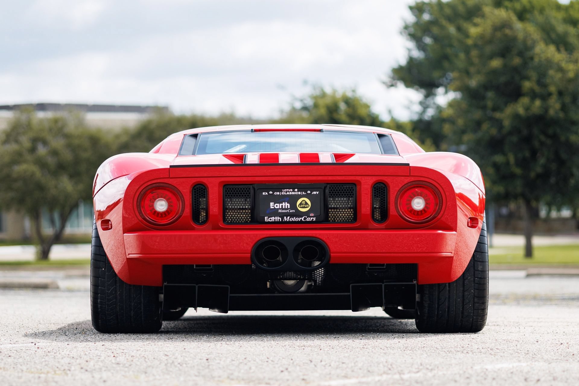 Used 2005 Ford GT RWD image 12