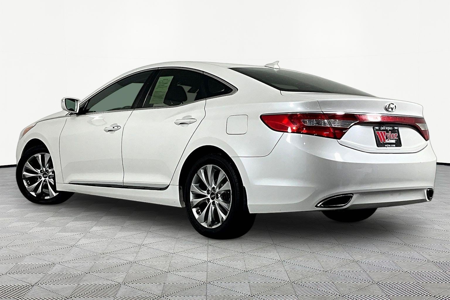 Used 2013 Hyundai Azera FWD image 4