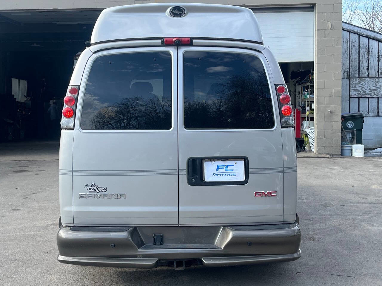 Used 2005 GMC Savana 1500 w/ Preferred Equipment Group image 5