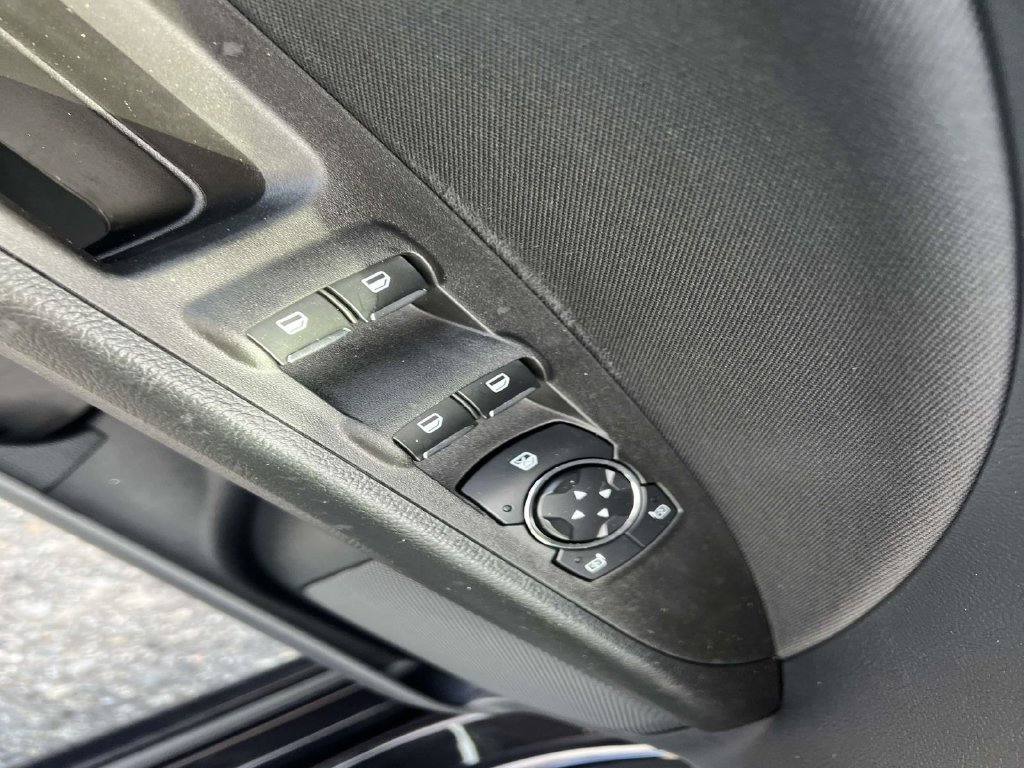 Used 2020 Ford Fusion SE FWD image 14
