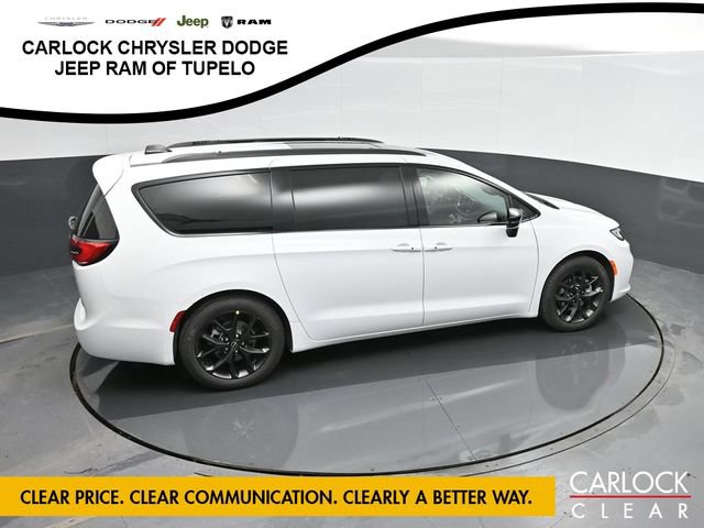 New 2026 Chrysler Pacifica Limited w/ Uconnect Theater Family Group FWD image 59