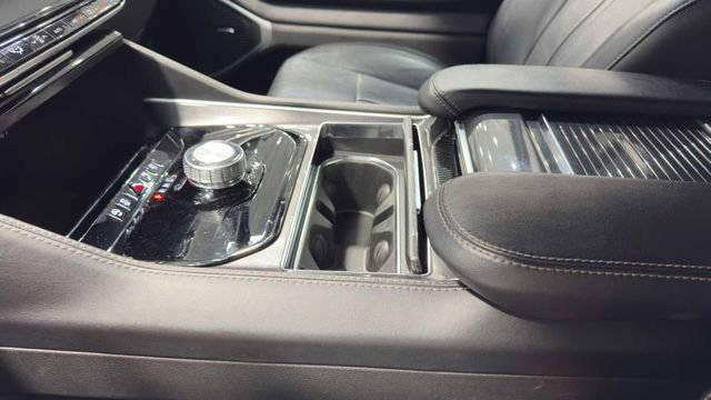 Used 2023 Jeep Wagoneer 2WD image 35