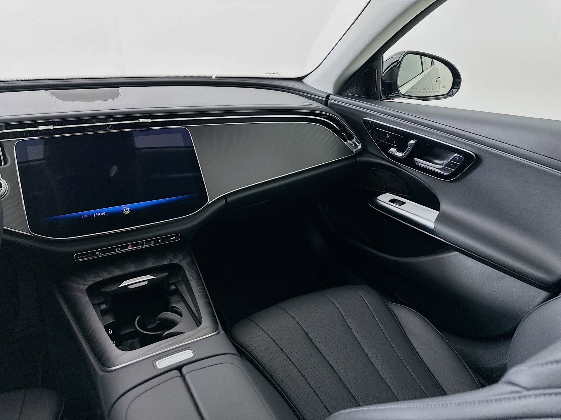 Used 2025 Mercedes-Benz E 350 Sedan image 25