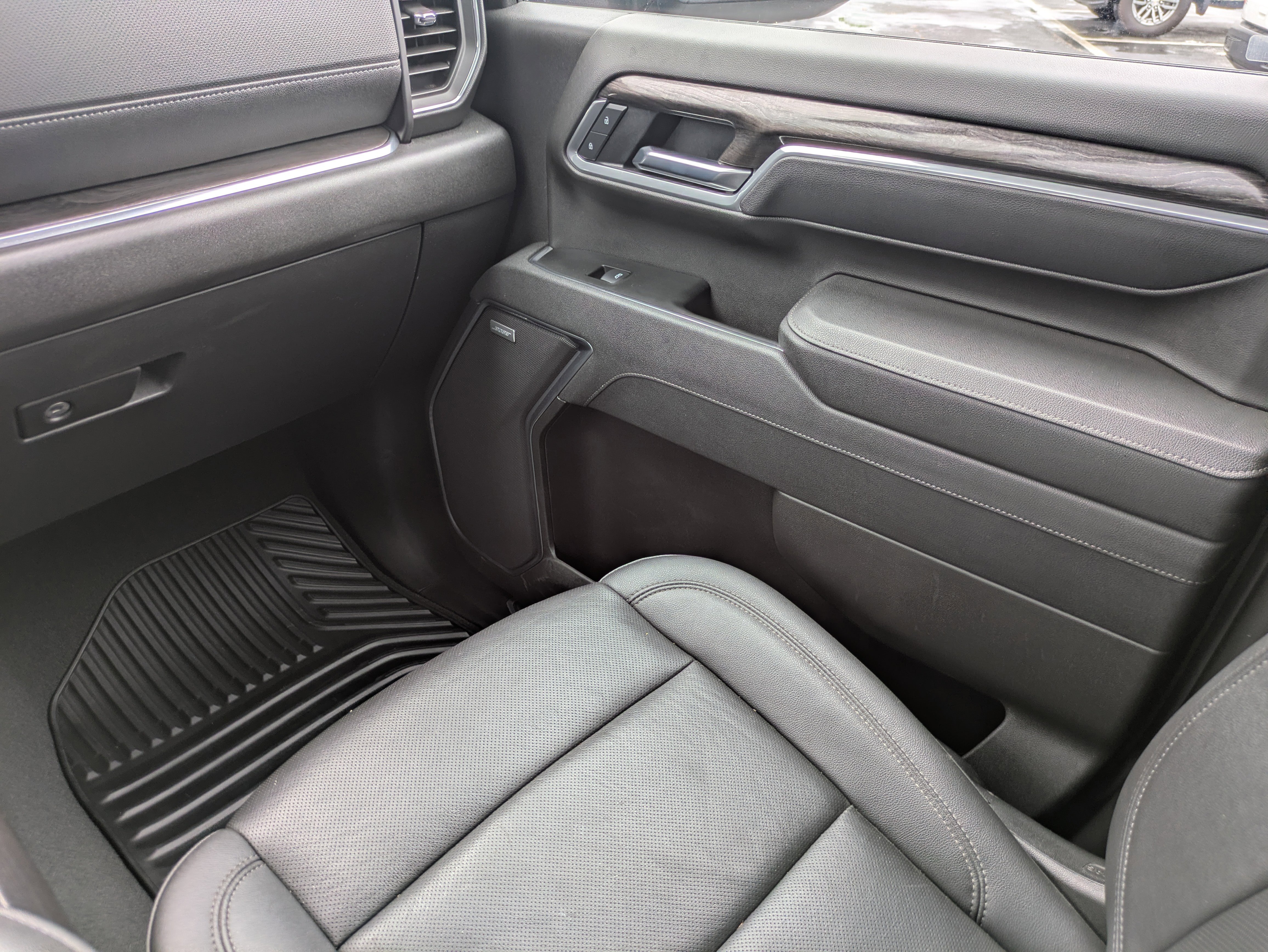 Used 2025 Chevrolet Silverado 2500 LTZ w/ LTZ Plus Package image 8