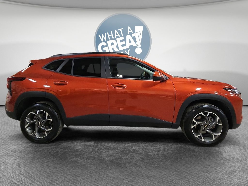 Certified 2024 Chevrolet Trax LT w/ Driver Confidence Package FWD image 2