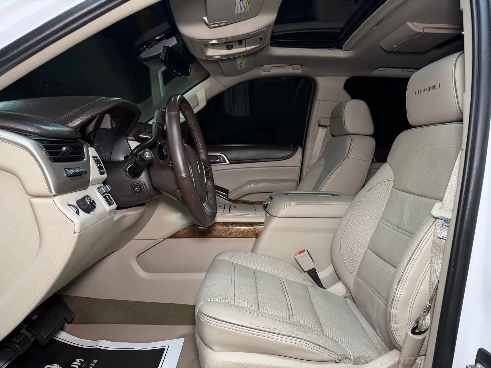 Used 2015 GMC Yukon Denali w/ Premium Package RWD image 26