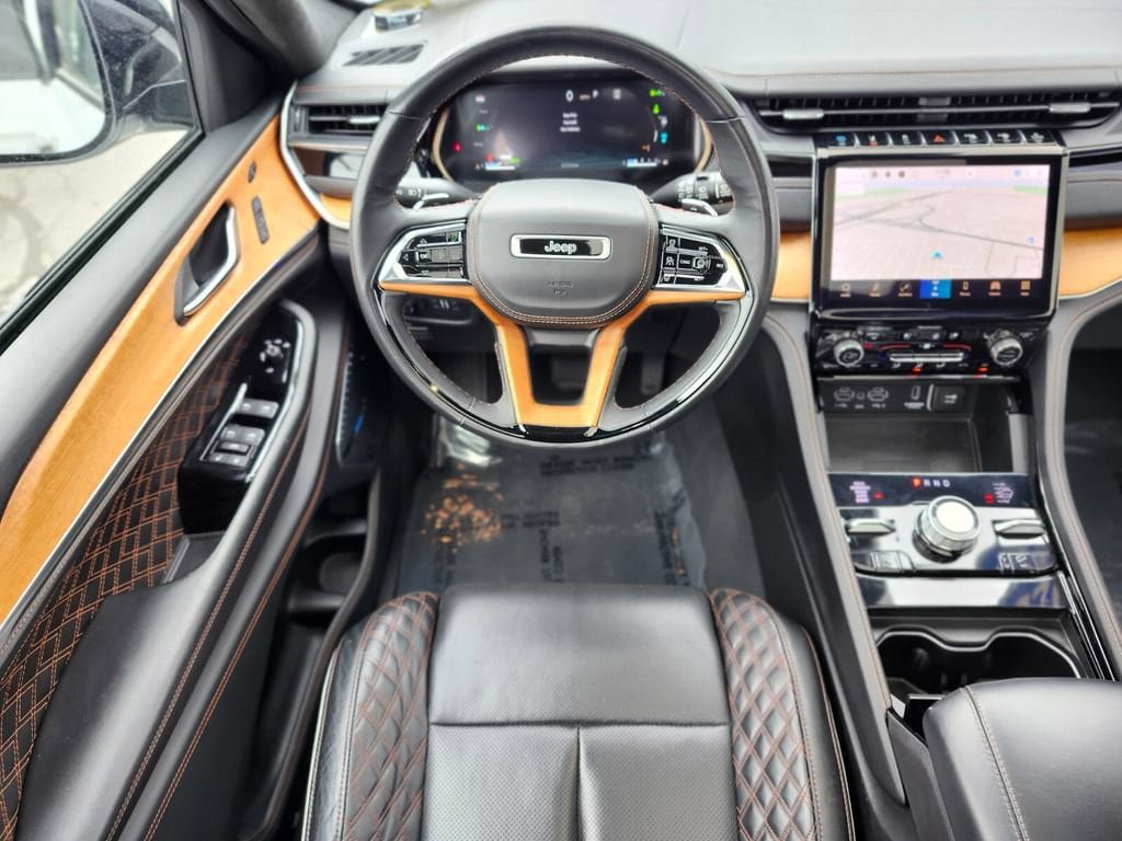 Used 2022 Jeep Grand Cherokee Summit AWD/4WD image 11