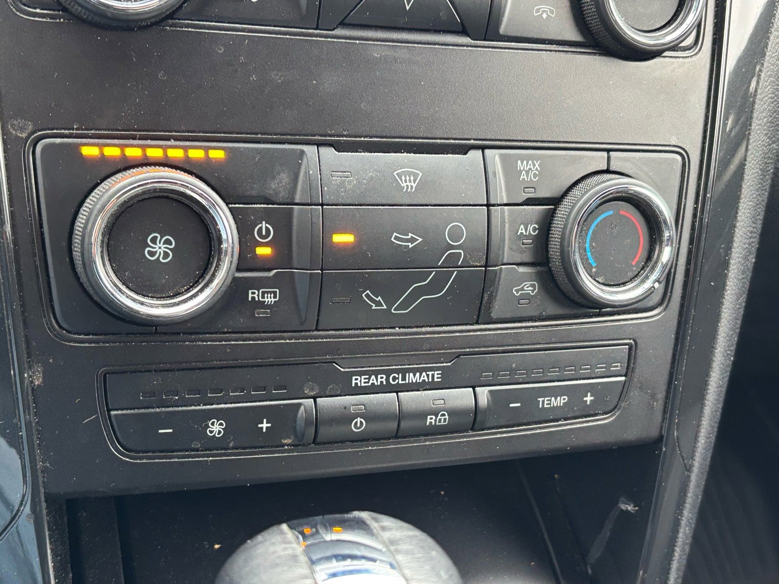 Used 2019 Ford Explorer XLT image 6