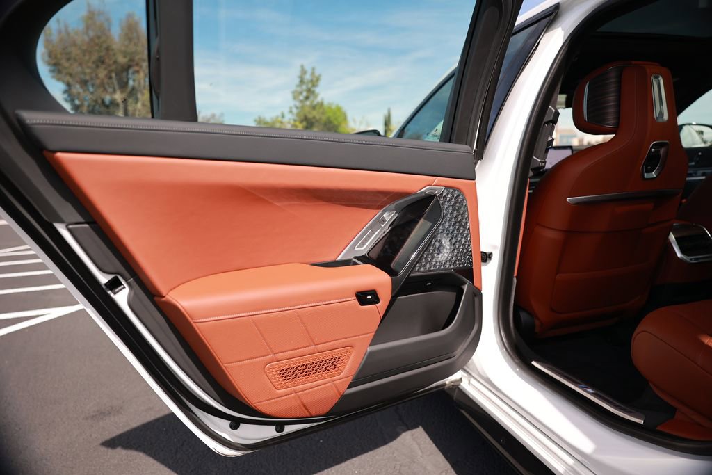 Used 2025 BMW i7 M70 w/ Executive Package image 38