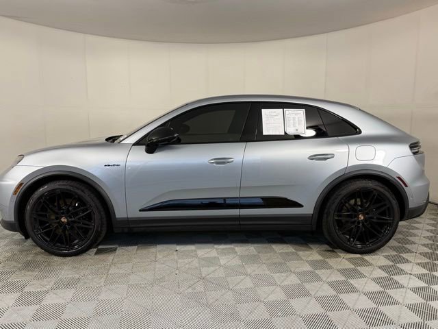 Used 2025 Porsche Macan 4S Electric image 3