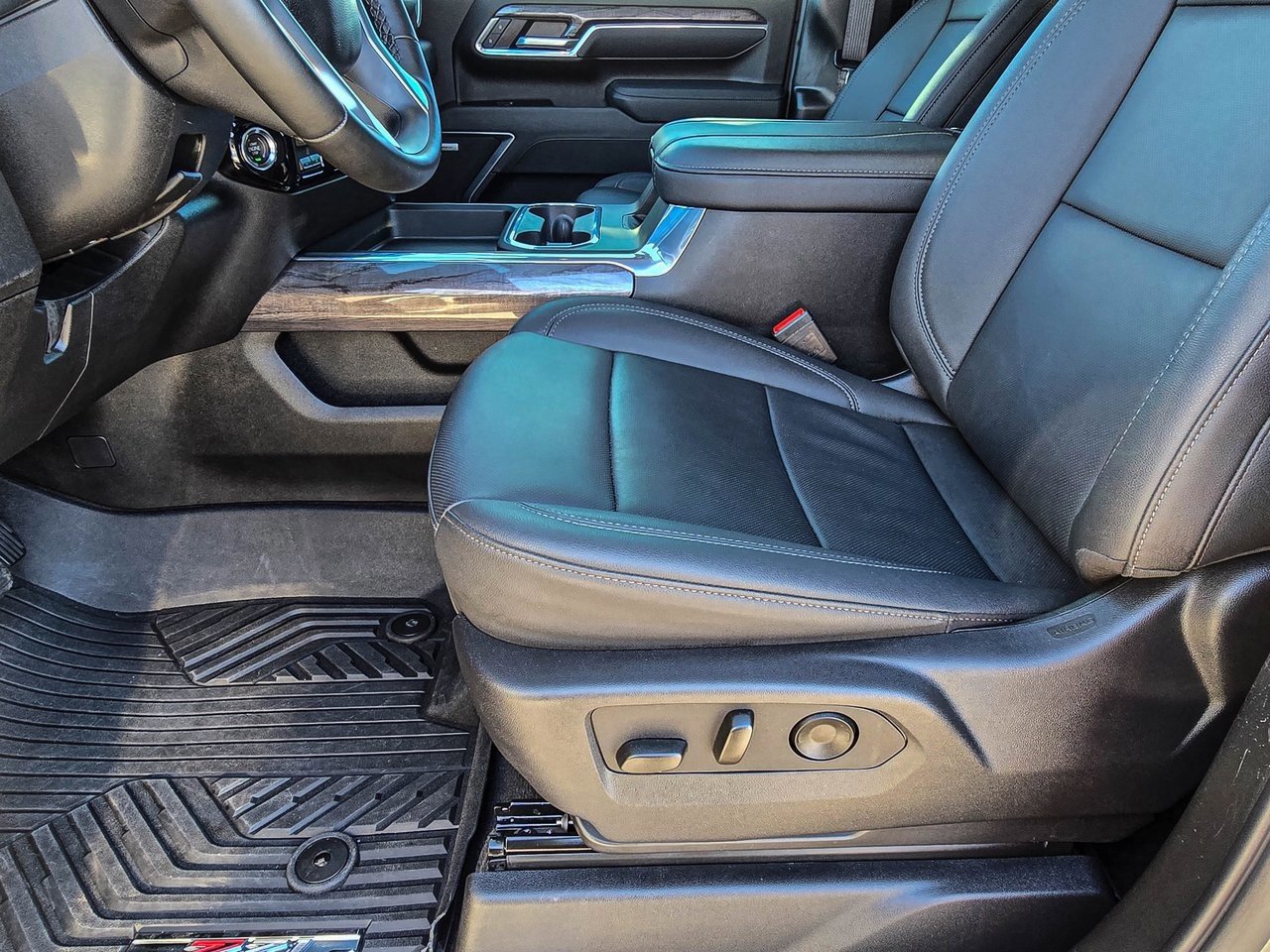 Used 2026 Chevrolet Silverado 2500 LTZ w/ LTZ Plus Package image 23