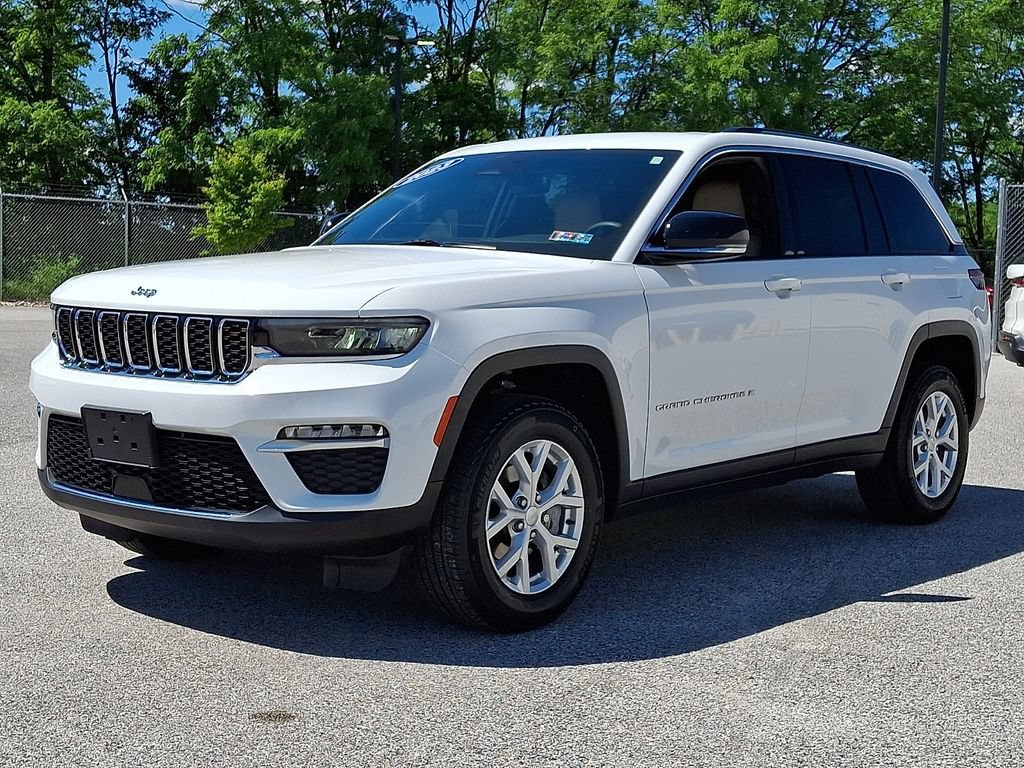 Used 2023 Jeep Grand Cherokee Limited w/ Trailer Tow Prep Group (B) AWD/4WD image 6