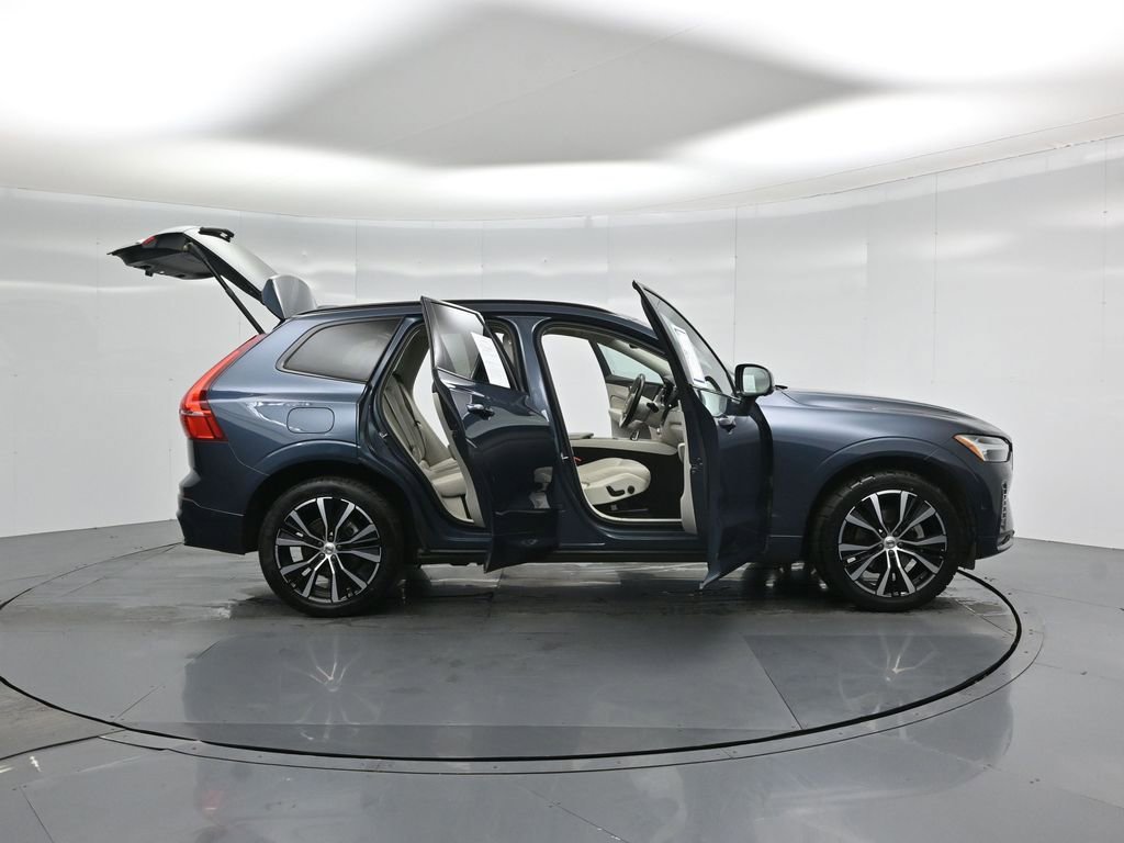 Used 2023 Volvo XC60 B5 Plus image 4