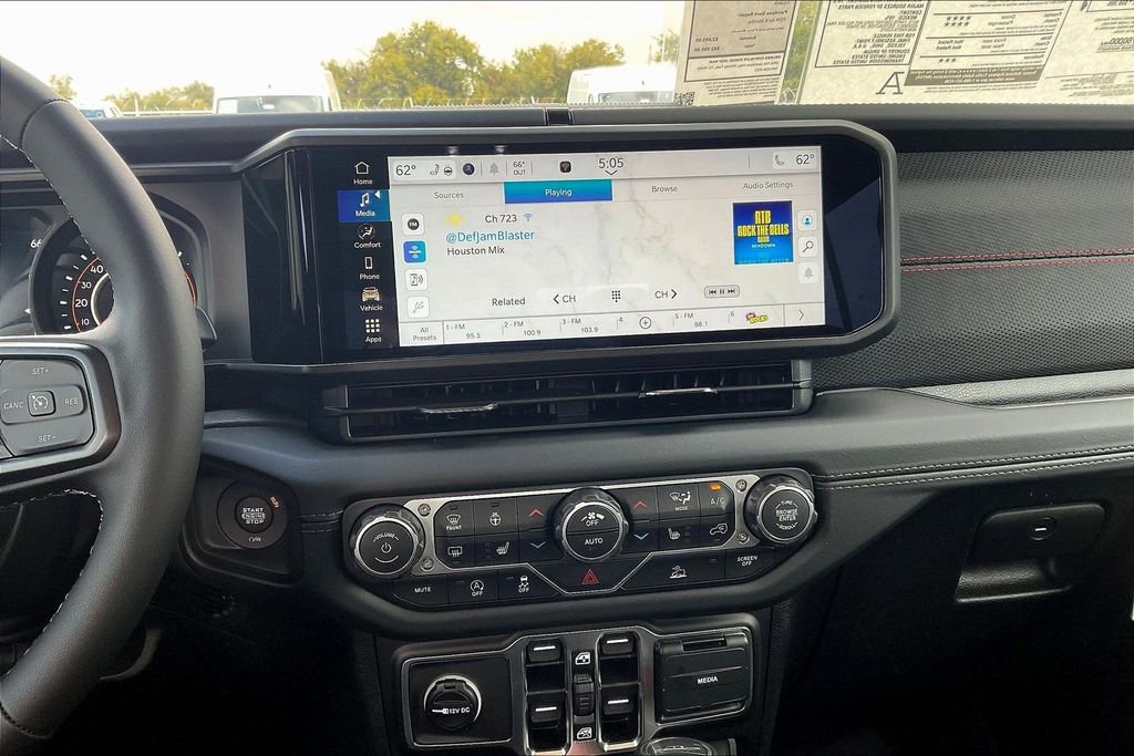 New 2025 Jeep Gladiator Rubicon w/ Convenience Group AWD/4WD image 17