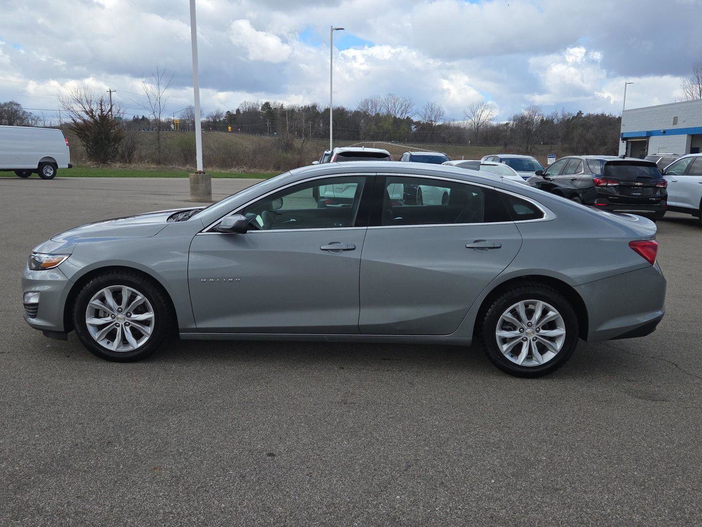 Used 2024 Chevrolet Malibu LT FWD image 2